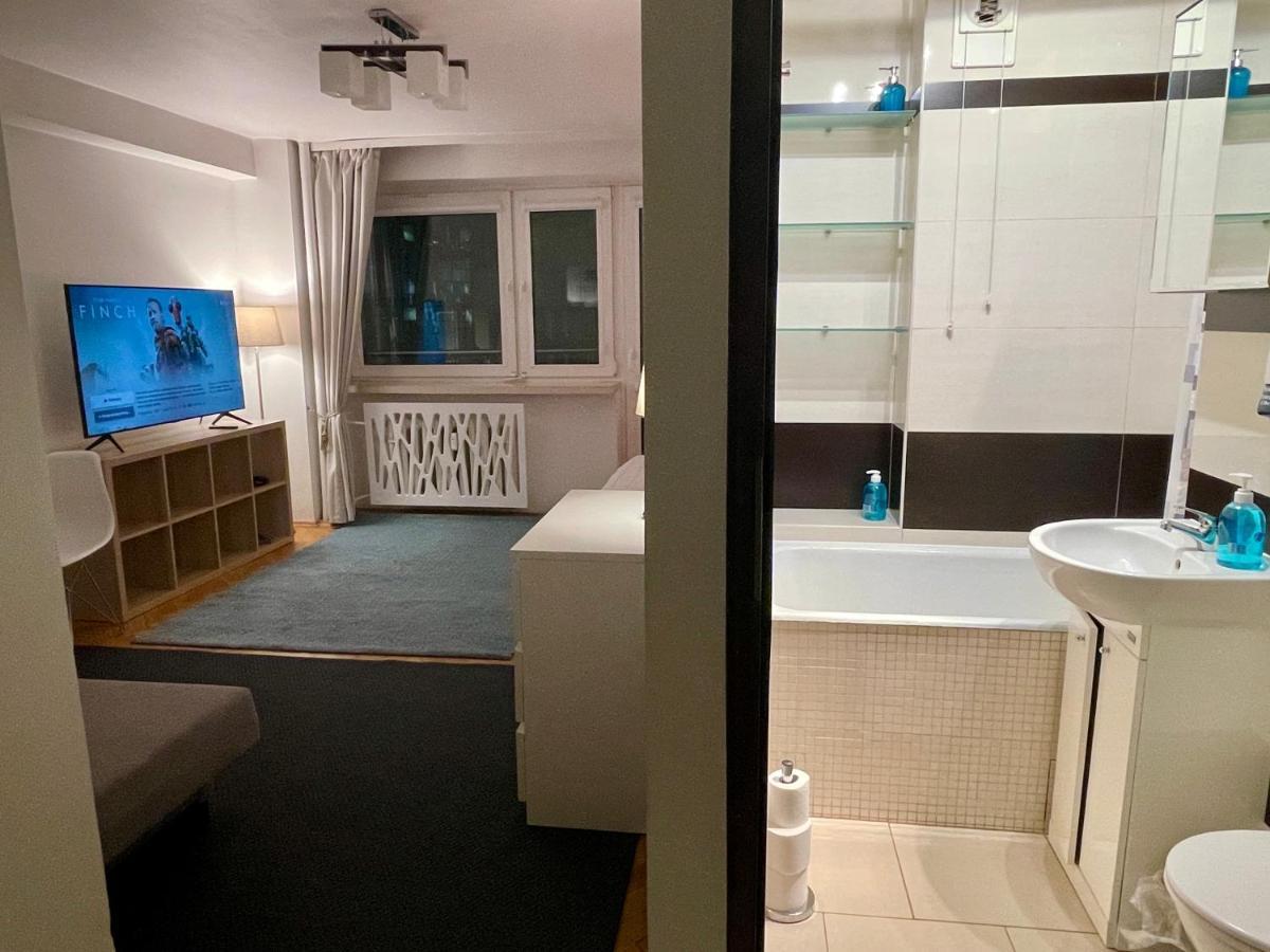 Apartment Blue 2 Fast Wifi 2xmetro 60'tv Netflix Hbo Appletv+ Warsaw